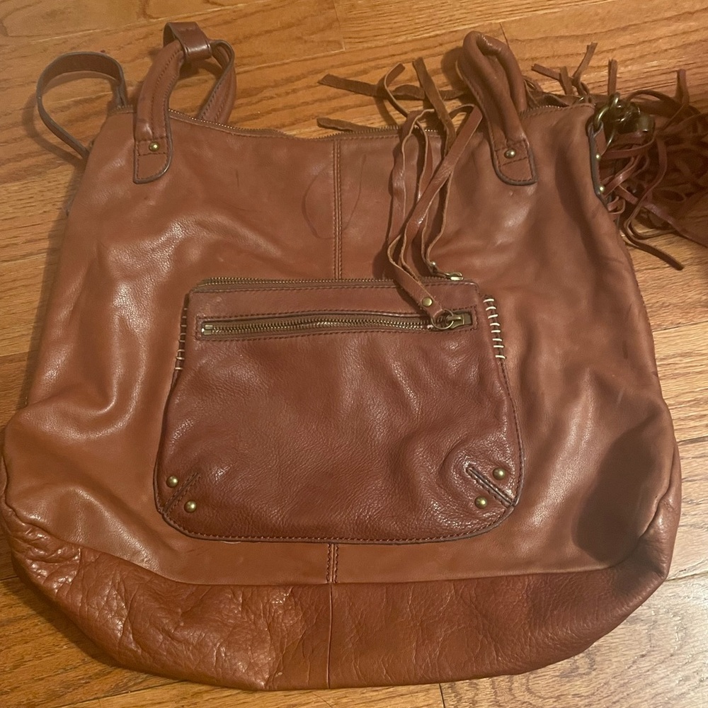 Lucky cross body